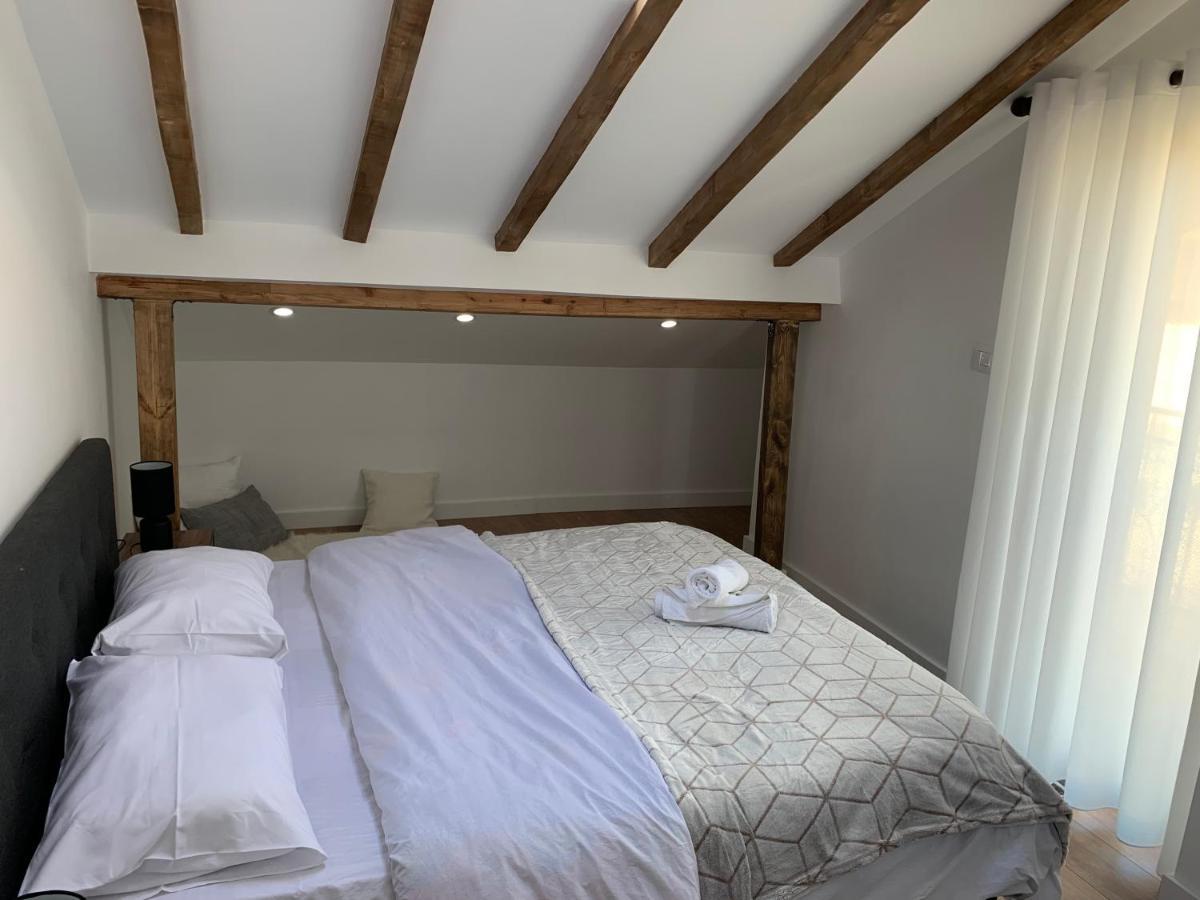 Noah'S Attic - Apartment Hotel In Korça Kültér fotó